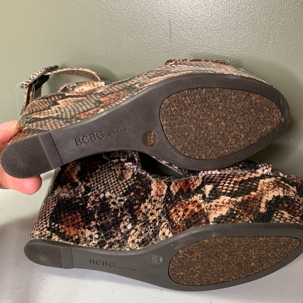New Bcbgeneration Womens Wedge Platform Heel 7.5 - Picture 5 of 6